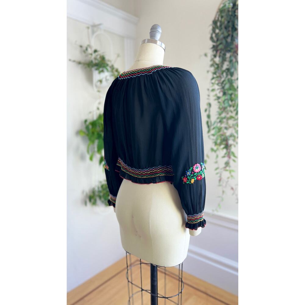Vintage 1940s Peasant Top 40s Hungarian Floral Embroidered Black Folk Blouse - Picture 6 of 11